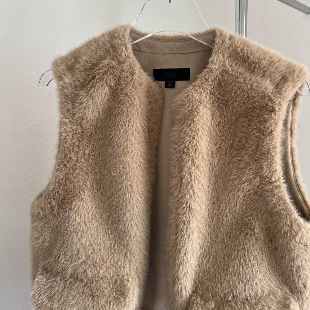 Faux Fur Zara Vest - Picture 7 of 8
